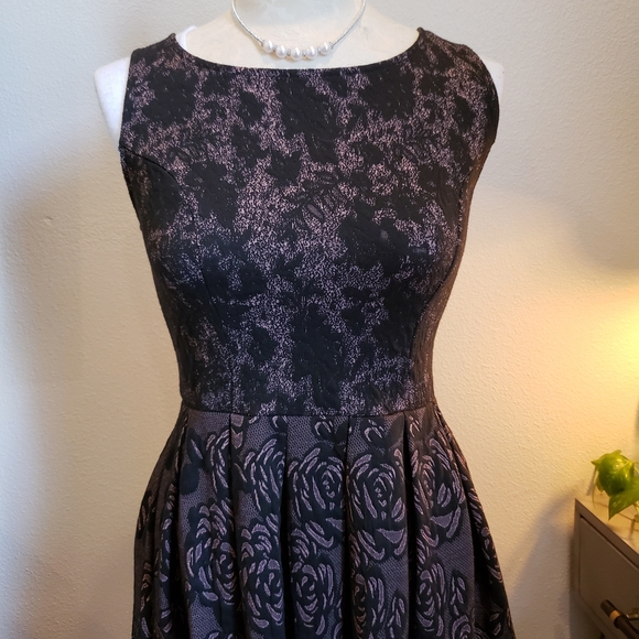 Xhilaration Dresses & Skirts - Beautiful fitted Artsy Dress sz small roses splash